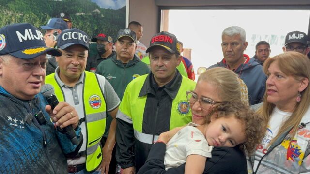 Venezuelan First lady Cilia Flores (R) welcomed home a toddler whose Venezuelan parents we
