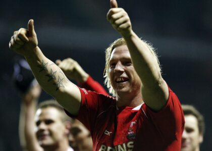 Former Wales flanker Alix Popham wants to go to court in the legal suit against rugby auth