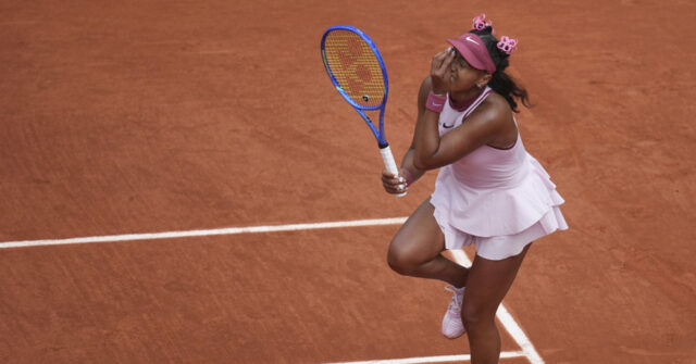 Naomi Osaka Loses French Open First Round to Paula Badosa