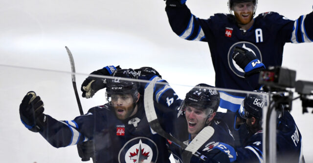 Jets defeat Blues 4-3 in double overtime, advance to face Stars