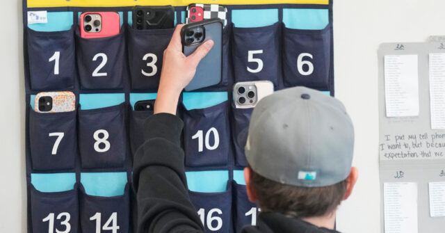 More Than Half US States Enact Cellphone Bans or Regulations in Schools