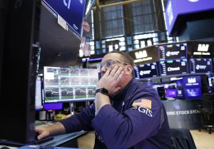 Alphabet, Apple shares lose value amid possible search engine change