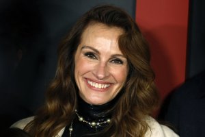 Julia Roberts Announces Death of Beloved Dog Myrtle After 19 Years