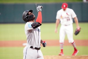 Marlins overcome Ohtani blast, snap skid with walk-off win vs. Dodgers