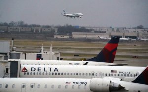 NTSB finds broken support piece on Delta plane's failed landing gear