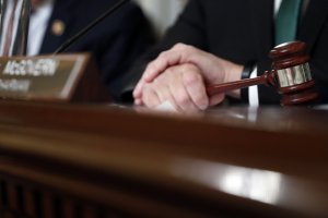 N.Y. prison guard pleads guilty in fatal beating of inmate last year