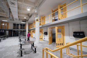 U.S. to seek death penalty in inmate's murder