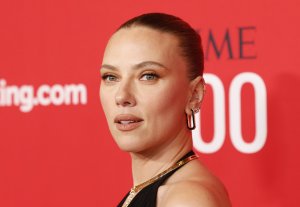 'SNL' Season 50 closes out with Scarlett Johansson, Trump Middle East tour parody