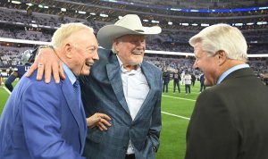 Steelers icon Terry Bradshaw calls Aaron Rodgers interest a 'joke'