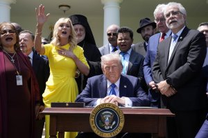 Trump creates Religious Liberty Commission during National Day of Prayer