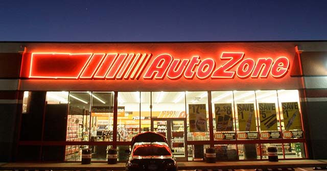 VIDEO: Los Angeles Mob Breaks into and Loots AutoZone Store