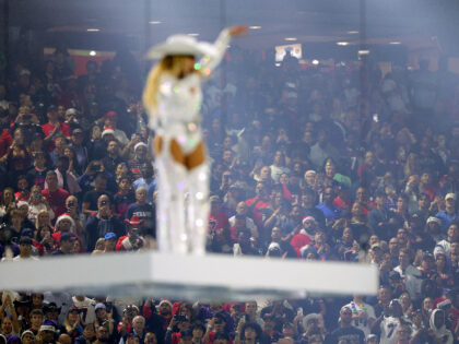 Watch: Botched Beyoncé Mid-Air Stunt Terrifies Concert Fans