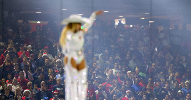 Watch: Botched Beyoncé Mid-Air Stunt Terrifies Concert Fans