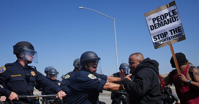 Anti-ICE Rioters Block 101 Freeway in Los Angeles Again