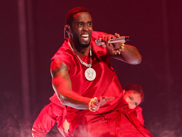 Keyshia Cole and Sean Diddy Combs perform onstage
