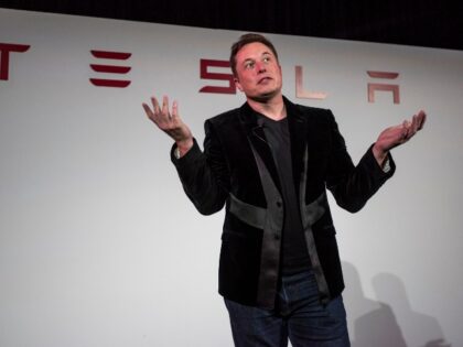 Elon Musk loves "Full Self-Driving" Teslas