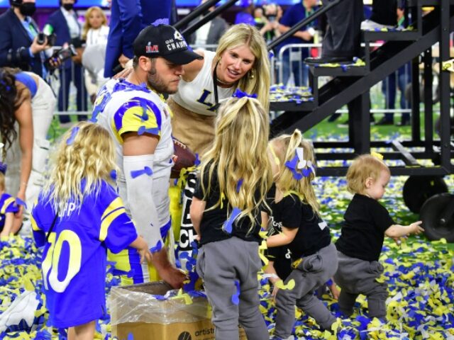 FREDERIC J. BROWN_AFP via Getty Images (1) Los Angeles Rams' quarterback Matthew Stafford reacts with wife Kelly Hall and family