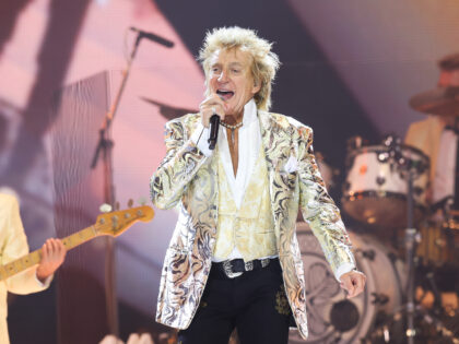 British Rocker Rod Stewart Backs Nigel Farage for Prime Minister
