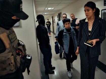 NEW YORK, NEW YORK - JUNE 11: Federal agents prepare to approach and detain a person, cent