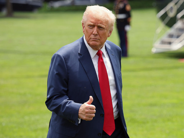 WASHINGTON, DC - JUNE 09: U.S. President Donald Trump returns to the White House on June 0
