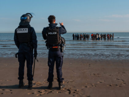 Border Chaos: Police Clash With Migrants as Macron, Starmer Admit Situation ‘Deteriorating&#8