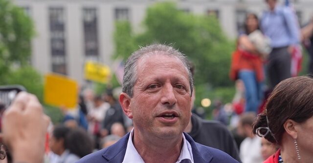 U.S. Attorney Considers Charging NYC Democrat with Assaulting ICE Agent
