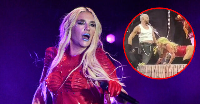 Kesha Faces Backlash Over Banana Prop at London Mighty Hoopla Festival