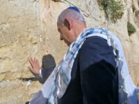 Netanyahu Offers Prayers for Trump at Western Wall in Jerusalem
