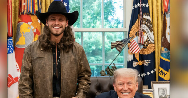 Trump Praises Country Star Warren Zeiders During Oval Office Visit: 'Go to His Concerts'