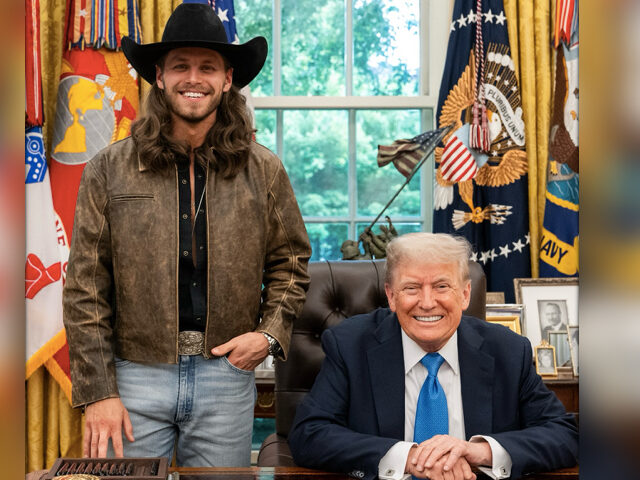Trump Praises Country Star Warren Zeiders During Oval Office Visit: ‘Go to His Concerts&#8217