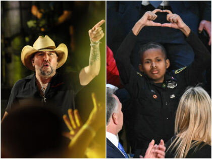 NASHVILLE, TENNESSEE - JUNE 05: EDITORIAL USE ONLY. Jason Aldean performs on the main stag