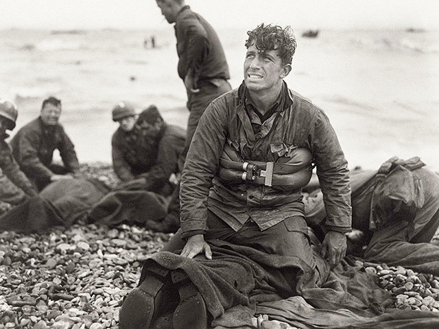 dday-sidlowski-getty Second Lieutenant Walter Sidlowski of 348th Engineer C Battalion, 5th Engineer Special Bri