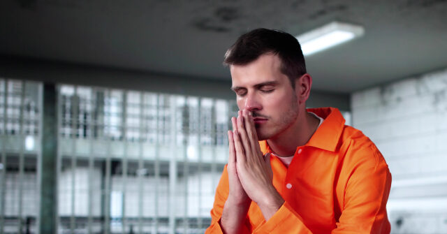 VIDEO: Hundreds of Inmates Make ‘Bold Statement' About Following God During Jail Baptisms