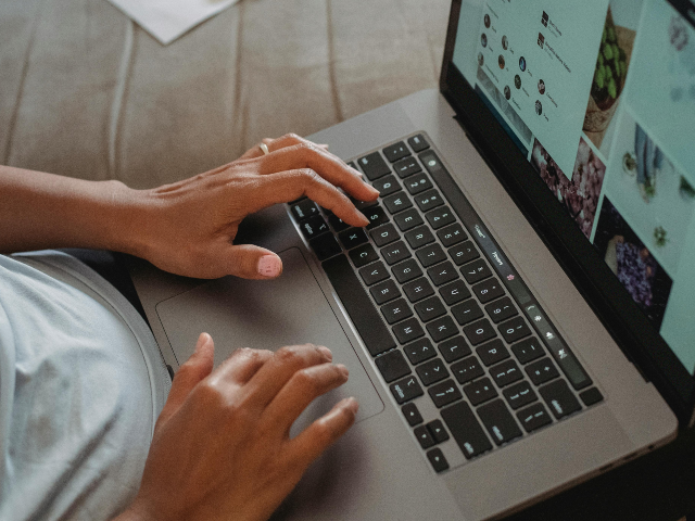 pexels-kamaji-ogino-5093654 woman working on computer