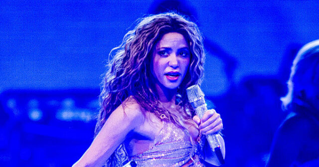 Pop Star Shakira Incites Panic Saying Being an Immigrant in the U.S. 'Means Living in Constant Fear'