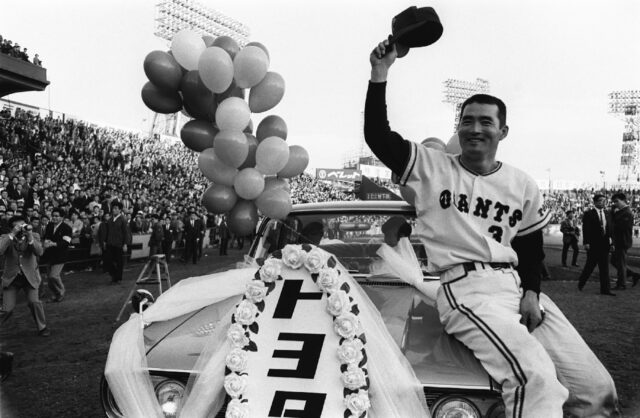 This picture taken on November 5, 1965 shows Shigeo Nagashima of the Yomiuri Giants