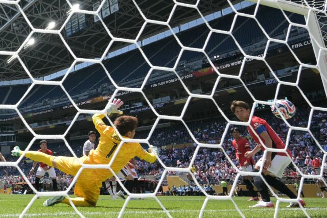 River Plate's Argentine midfielder Maximiliano Meza headed home his team's third goal from