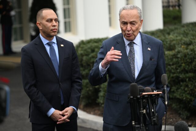 Senate Minority Leader Chuck Schumer (right) and House Minority Leader Hakeem Jeffries, pi