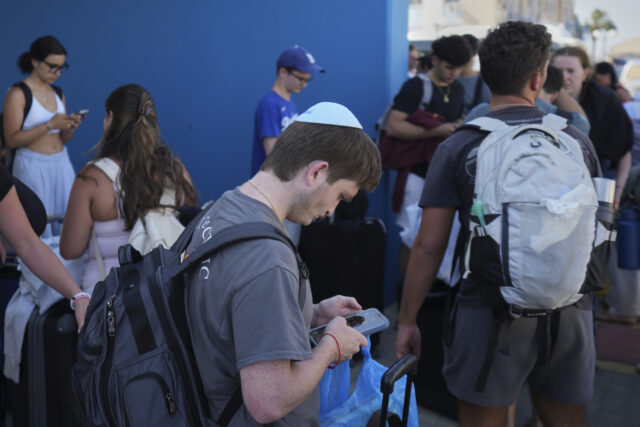 Evacuees from Israel and stranded Israelis find shelter and kosher ...