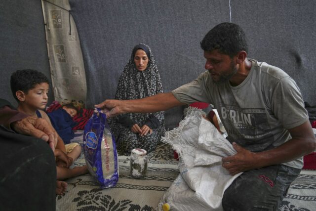 Mideast Wars Gaza Running the Gantlet The Associated Press