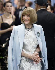 Anna Wintour stepping down as American Vogue's editor-in-chief
