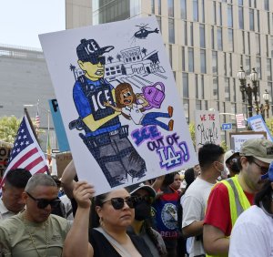 Appeals court lets Trump control guardsmen deployed to Los Angeles