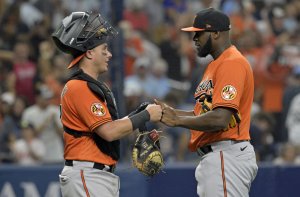 Arizona Diamondbacks sign veteran catcher James McCann