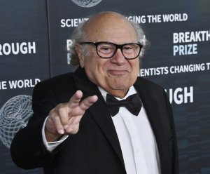 Frank is 'The Golden Bachelor' in 'It's Always Sunny' Season 17