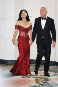 Jeff Bezos marries Lauren Sanchez in Venice, Italy