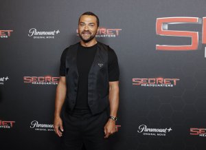Jesse Williams plays fixer in 'Hotel Costiera' trailer