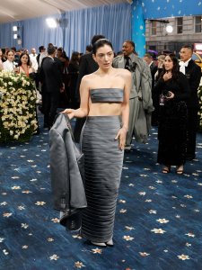 Lorde gets a tattoo, goes swimming in 'Hammer' music video