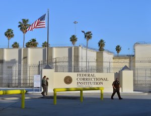 Rights groups urge Calif. governor to grant clemency to all on death row