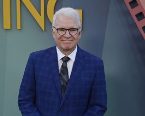 Steve Martin, Alison Brown perform '5 Days Out' on 'Kimmel'