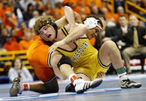 Former wrestling champion Ben Askren may need lung transplant, wife says